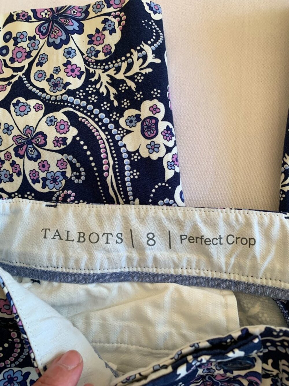 Talbots Size 8 Perfect Crop Pants Print Navy Lavendar - Picture 5 of 10